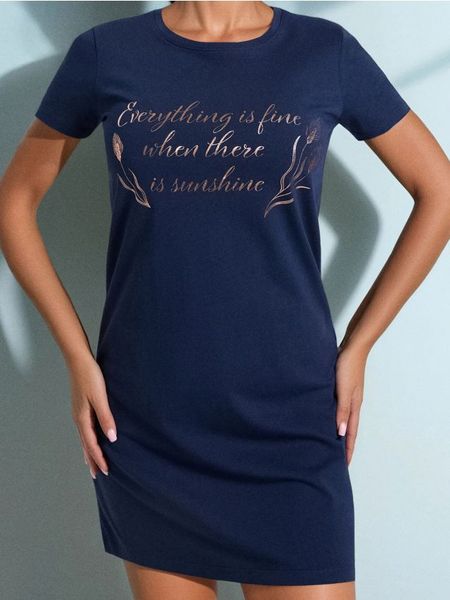 Koszula nocna z napisem - granatowy. Niebieskie koszule nocne damskie Sinsay, bez wzorów. Za 19.99 zł.