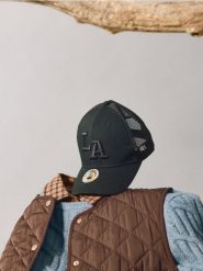 Czapka z daszkiem z haftem LA - czarny. Czarne czapki męskie Sinsay, bez wzorów. Za 25.99 zł.