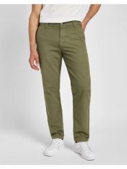 LEE MĘSKIE SPODNIE MATERIAŁOWE RELAXED WORKWEAR CHINO MERCANTIL GREEN 112355786 L78K008526. Zielone spodnie materiałowe męskie Lee, bez wzorów, z materiału. Za 229.99 zł.