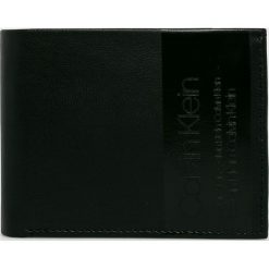 Calvin Klein - Portfel skórzany. Czarne portfele męskie CALVIN KLEIN, bez wzorów, z materiału. W wyprzedaży za 269.90 zł.