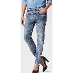Dżinsy "3D" - Boyfriend fit - w kolorze niebieskim. Niebieskie jeansy damskie G-Star. W wyprzedaży za 305.95 zł.