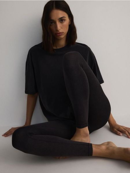 Bezszwowe legginsy - czarny. Czarne legginsy damskie Reserved, l, bez wzorów, z dzianiny. W wyprzedaży za 39.99 zł.