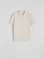 Strukturalna koszulka polo regular - złamana biel. Koszulki polo męskie Reserved, l, bez wzorów, z dzianiny, bez ramiączek. W wyprzedaży za 35.99 zł.