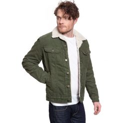 KURTKA ZIMOWA LEE SHERPA JACKET OLIVE GREEN L87AQM25 112122860. Zielone kurtki męskie Lee, na zimę, l, bez wzorów, z bawełny, eleganckie, bez kaptura. Za 369.99 zł.