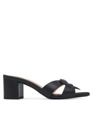 LOVE MOSCHINO Klapki JA28065G1MIA0000 Czarny. Czarne klapki damskie Love Moschino, bez wzorów, ze skóry, bez obcasa. Za 519.99 zł.