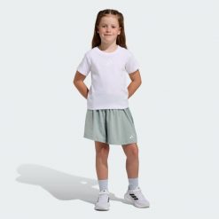 Krótki Seasonals Glam Short. Białe spodnie dresowe damskie Adidas, bez wzorów, z dresówki. Za 179.00 zł.