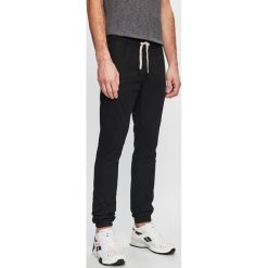 Produkt by Jack & Jones - Spodnie. Zielone spodnie materiałowe męskie PRODUKT by Jack & Jones, bez wzorów, z bawełny, casualowe. W wyprzedaży za 69.90 zł.
