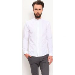 KOSZULA DŁUGI RĘKAW MĘSKA. Białe koszule męskie TOP SECRET, m, bez wzorów, bez kołnierzyka, bez ramiączek. W wyprzedaży za 39.99 zł.