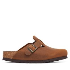 Klapki Birkenstock. Brązowe klapki damskie Birkenstock, bez wzorów, bez obcasa. Za 694.99 zł.