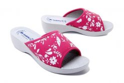 INBLU PL-51 005 ciemny róż, klapki damskie. Czerwone klapki damskie Inblu, bez wzorów, bez obcasa, na koturnie. Za 69.99 zł.