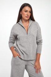 Sweter damski z kryształkami JOSEPH RIBKOFF. Swetry klasyczne damskie Joseph Ribkoff, s, bez kołnierzyka. Za 899.00 zł.