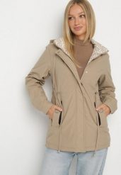 Ciemnobeżowa Kurtka Parka z Kapturem z Ozdobną Wyściółką Tiolara. Brązowe parki damskie Born2be, l, bez wzorów, z jeansu. Za 169.99 zł.
