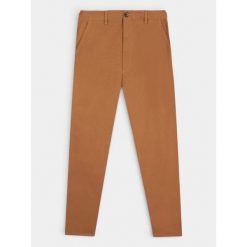 Spodnie Męskie TBS Pavlopan. Brązowe spodnie materiałowe męskie Tbs, bez wzorów, eleganckie. Za 339.00 zł.