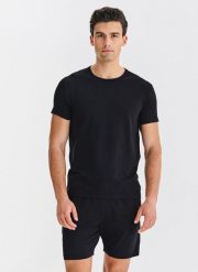 PAKO LORENTE – Czarna piżama męska z bawełną. Czarne piżamy męskie Pako Lorente, m, bez wzorów, z bawełny, bez ramiączek. Za 139.99 zł.