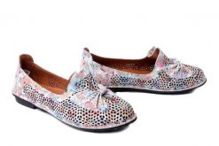 COMFORTABEL 830047-00 bunt, półbuty damskie. Półbuty damskie Comfortabel, w ażurowe wzory, ze skóry, bez obcasa. Za 229.42 zł.