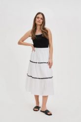 Bawełniana spódnica midi biała. Białe spódniczki damskie MOODO, l, bez wzorów, z bawełny, midi. Za 139.99 zł.
