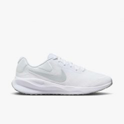 Buty do biegania męskie Nike Revolution 7. Białe obuwie do biegania damskie Nike, nike revolution. Za 311.00 zł.