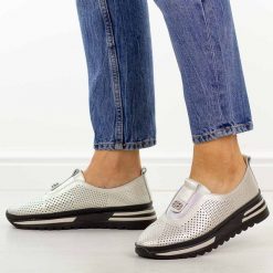 Złote ażurowe skórzane półbuty damskie S.Barski 7092. Żółte półbuty damskie S.BARSKI, w ażurowe wzory, z jeansu, casualowe, z okrągłym noskiem, bez obcasa, na płaskiej podeszwie. Za 249.00 zł.