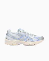 Uniseksowe buty sportowe ASICS GEL-1130 White / Light Sapphire. Białe buty sportowe na co dzień męskie Asics, z gumy, bez zapięcia, trekkingowe. Za 450.00 zł.