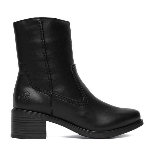 Botki Rieker. Czarne botki damskie Rieker, bez obcasa, na słupku, bez zapięcia. Za 379.99 zł.