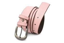 Beltimore skórzany damski pasek do spodni 4 cm różowy A70 : Kolory - różowy, Rozmiar pasków - r.95-110 cm. Czerwone paski damskie bez wzorów, klasyczne. Za 65.99 zł.