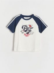 T-shirt z nadrukiem Hello Kitty - granatowy. Niebieskie koszulki dziewczęce Reserved, bez wzorów, z bawełny, bez ramiączek. W wyprzedaży za 25.99 zł.