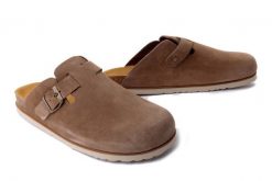 DR. BRINKMANN 600116-02 tan, klapki damskie. Brązowe klapki damskie Dr. Brinkmann, bez wzorów, ze skóry, bez obcasa. Za 263.42 zł.