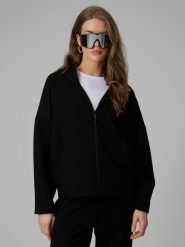 Bluza dresowa regular z kapturem damska 4F 4FRSS26TSWSF2994. Czarne bluzy sportowe damskie 4f, l, bez wzorów, z dresówki, bez ramiączek, z kapturem. Za 199.99 zł.