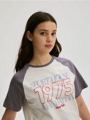 Bawełniany t-shirt z nadrukiem - wielobarwny. Koszulki dziewczęce Reserved, bez wzorów, z bawełny, bez ramiączek. W wyprzedaży za 15.99 zł.