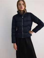 Pikowana kurtka - granatowy. Niebieskie kurtki damskie Reserved, l, bez wzorów, z tkaniny, bez kaptura. W wyprzedaży za 49.99 zł.