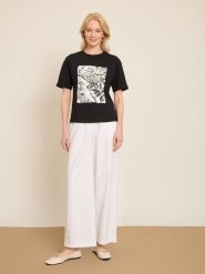 BGN Koszulka w kolorze czarnym rozmiar: 34. Czarne bluzki damskie BGN, bez wzorów, bez kołnierzyka, bez ramiączek. Za 56.99 zł.