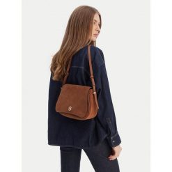 Torebka BOSS. Czarne torebki klasyczne damskie Boss, bez wzorów, bez dodatków. Za 424.99 zł.