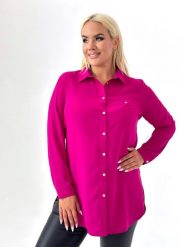Elegancka różowa koszula z kołnierzykiem PLUS SIZE XXL. Czerwone koszule damskie Nasi partnerzy, plus size, bez wzorów, z poliesteru, eleganckie, bez kołnierzyka, plus size, bez ramiączek. Za 199.90 zł.