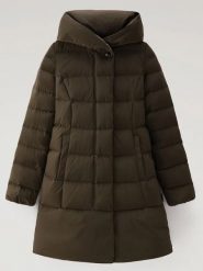 Woolrich Kurtka puchowa w kolorze khaki rozmiar: S. Brązowe kurtki damskie Woolrich, s, bez wzorów, z puchu, bez kaptura. Za 1,718.80 zł.