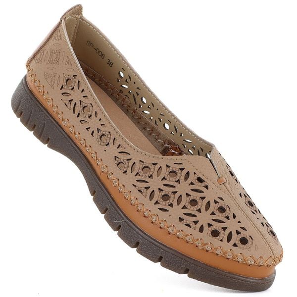 Skórzane półbuty damskie ażurowe brązowe Sergio Leone SP006. Brązowe półbuty damskie Sergio Leone, w ażurowe wzory, ze skóry, bez obcasa. Za 169.99 zł.