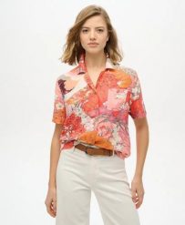 Superdry Koszula Beach Resort z wiskozy – Kam Coral. Brązowe koszule damskie Superdry., bez wzorów, z materiału, klasyczne, bez kołnierzyka, bez ramiączek. Za 224.65 zł.