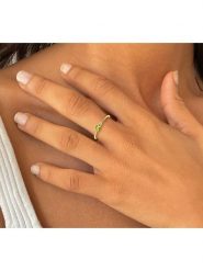 Les Petites Précieuses Pozłacany pierścionek z cyrkoniami i perydotem rozmiar: 52. Zielone pierścionki damskie Les Petites Précieuses, z cyrkonią, pozłacane. Za 65.99 zł.