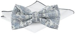 Męska Mucha w Komplecie z Poszetką - Chattier - Kość Słoniowa, Niebieskie Paisley. Niebieskie krawaty i muchy męskie Chattier, bez wzorów, eleganckie. Za 65.00 zł.