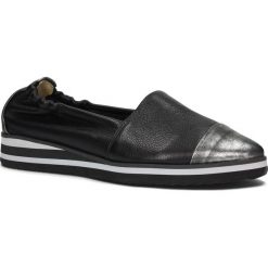 Czarne espadryle na gumowej podeszwie 77L. Czarne espadryle damskie Neścior, bez wzorów, z gumy, bez obcasa. W wyprzedaży za 149.00 zł.