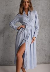 Niebieska Wiskozowa Sukienka o Koszulowym Kroju z Marszczoną Talią Abilera. Niebieskie sukienki damskie Renee, na co dzień, l, bez wzorów, z wiskozy, eleganckie, bez kołnierzyka, bez ramiączek, maxi, koszulowe. Za 149.99 zł.