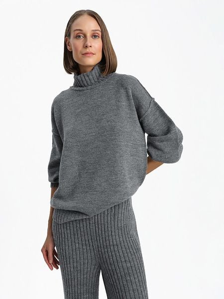 BGN Sweter w kolorze szarym rozmiar: 38. Szare golfy damskie BGN, ze splotem, bez kołnierzyka. Za 161.73 zł.