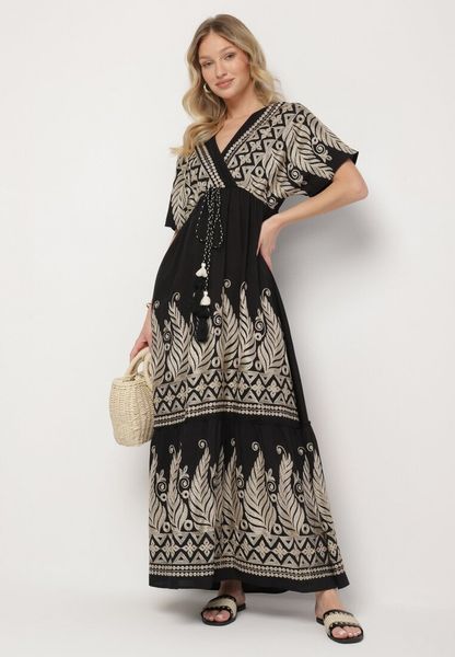 Czarna Kopertowa Sukienka z Wiskozy Zdobiona Frędzlami i Metalicznym Haftem Redeirae. Czarne sukienki damskie Born2be, na co dzień, na lato, m, z aplikacjami, z wiskozy, klasyczne, bez kołnierzyka, bez ramiączek, kopertowe. Za 109.99 zł.