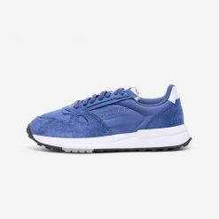 Buty sportowe damskie Decathlon RR70. Białe buty sportowe na co dzień damskie Decathlon, bez wzorów, z gumy, trekkingowe. W wyprzedaży za 139.99 zł.
