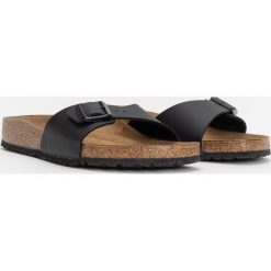 Klapki damskie Birkenstock Madrid BS (0040793). Czarne klapki damskie Birkenstock, bez wzorów, bez obcasa. Za 259.99 zł.