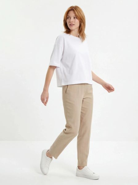 Koszulka damska oversize WHITE. Białe t-shirty damskie Wings, l, bez wzorów, z bawełny, bez kołnierzyka. Za 149.90 zł.