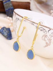 Pierres de Jade Pozłacane kolczyki-wkrętki z opalami rozmiar: onesize. Niebieskie kolczyki damskie Pierres de Jade, z opalem, pozłacane. Za 43.99 zł.