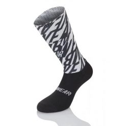 Skarpetki Mb Wear Aero Dry H20 Signature. Czarne skarpetki męskie MB WEAR, bez wzorów, z lycry. Za 167.50 zł.