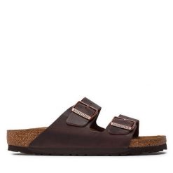 Klapki Birkenstock. Brązowe klapki damskie Birkenstock, bez wzorów, bez obcasa. Za 439.99 zł.