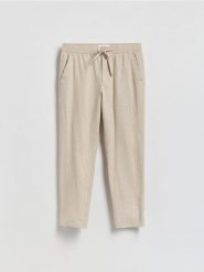 Spodnie carrot z lnem - beżowy. Brązowe spodnie materiałowe męskie Reserved, bez wzorów, z tkaniny. Za 149.99 zł.