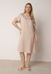 Beżowa Wiskozowa Sukienka o Pudełkowym Kroju z Dekoltem V z Guzikami Berborin. Brązowe sukienki damskie Born2be, do pracy, l, bez wzorów, z jeansu, klasyczne, bez kołnierzyka, plus size, bez ramiączek, midi, proste. Za 79.99 zł.